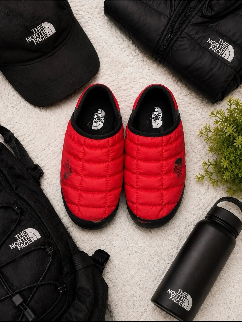 The North Face Men's ThermoBall Traction Mule V slippers